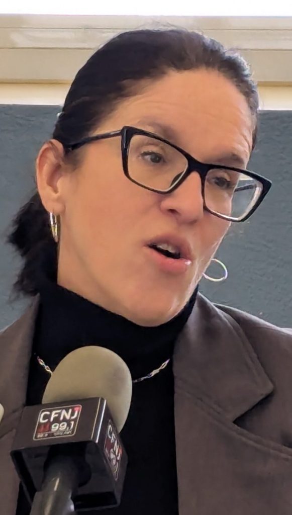 La ministre Lebel veut faire débloquer des projets