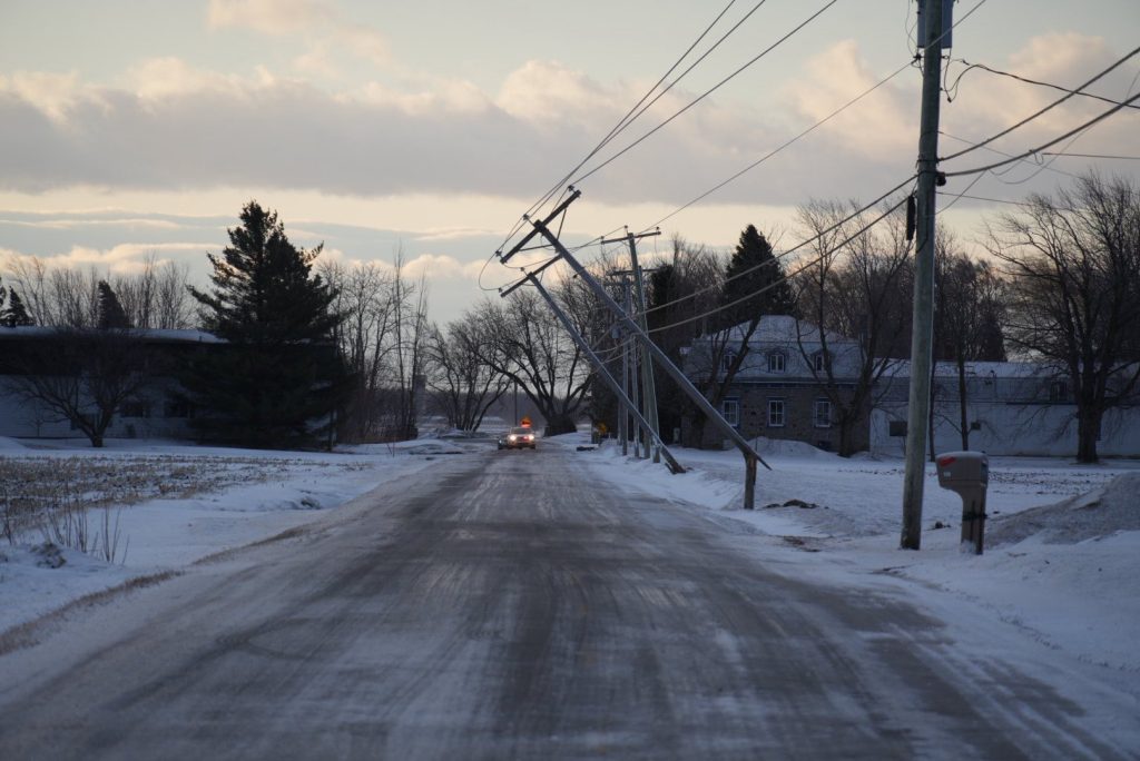 Les forts vents causent des pannes &eacute;lectriques