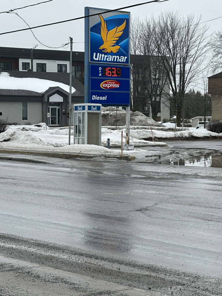 Le prix de l&rsquo;essence grimpe de 23 cents le litre en trois jours dans Lanaudi&egrave;re